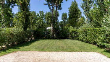 Emplacement de camping traditionnel dans un camping sur l\'île d\'Oléron