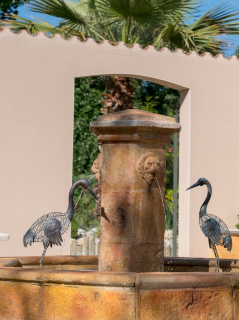 Camping Verébleu, le domaine, sanitaires, fontaine