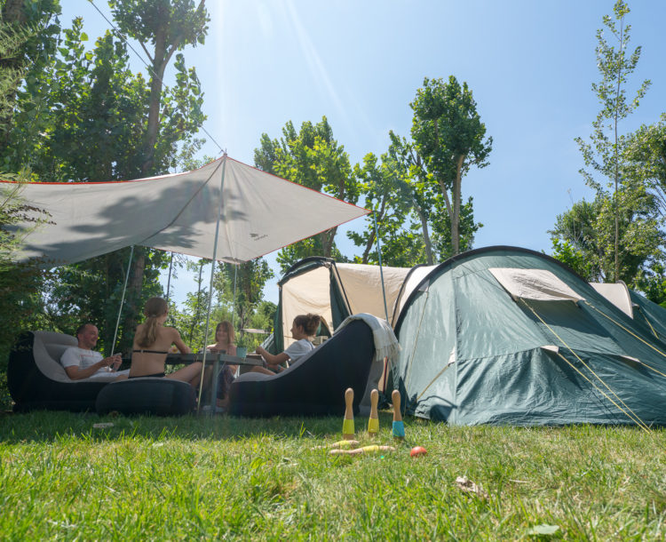 Camping Verébleu, les hébergements, emplacement, tentes
