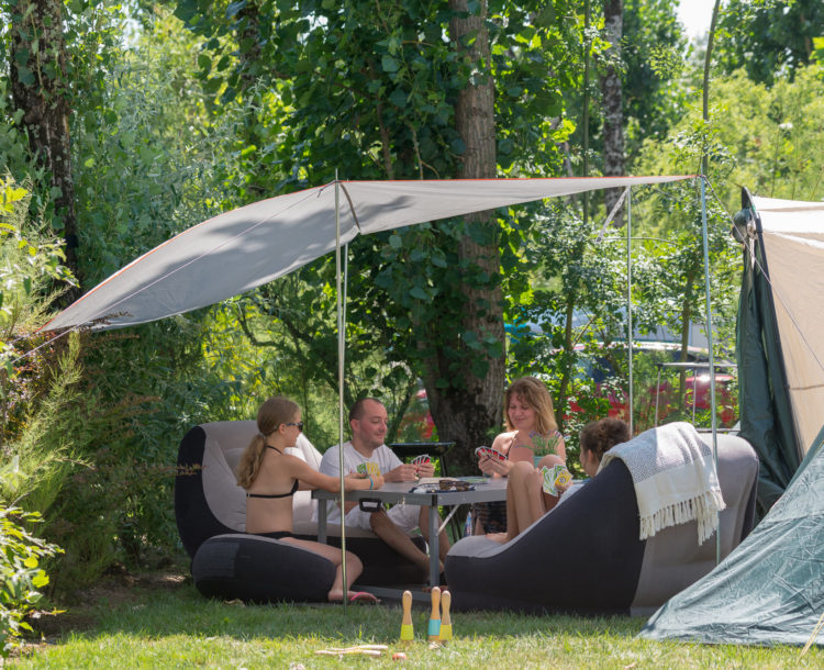 Camping Verébleu, les hébergements, emplacement, tente, famille