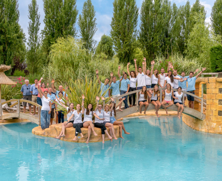 Camping Verébleu, le parc aquatique, photo de l\'équipe, animateurs