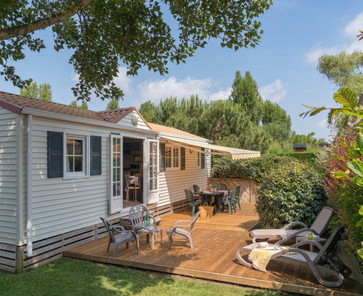 Camping Verébleu, les hébergements, Mobil-home Flores Prestige, 6 personnes, 3 chambres, extérieur