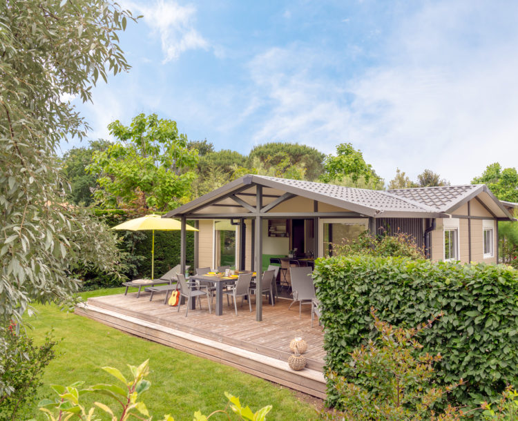 Camping Verébleu, les hébergements, Mobil-home Sun Oléron, 6 personnes, 3 chambres, extérieur